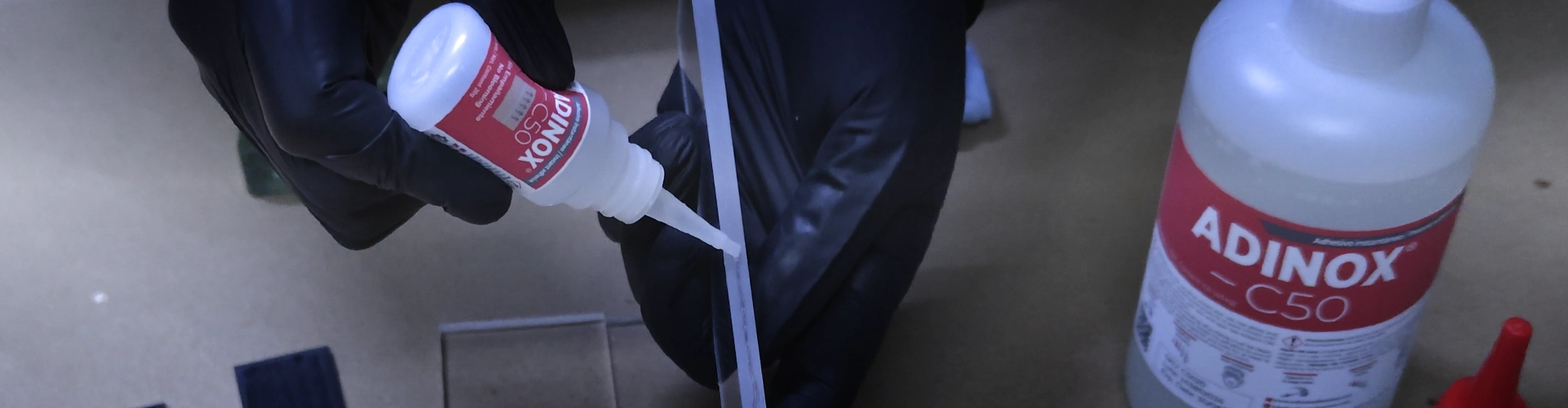 ¿Qué es un cianoacrilato? Tipos, formulaciones y aplicaciones industriales