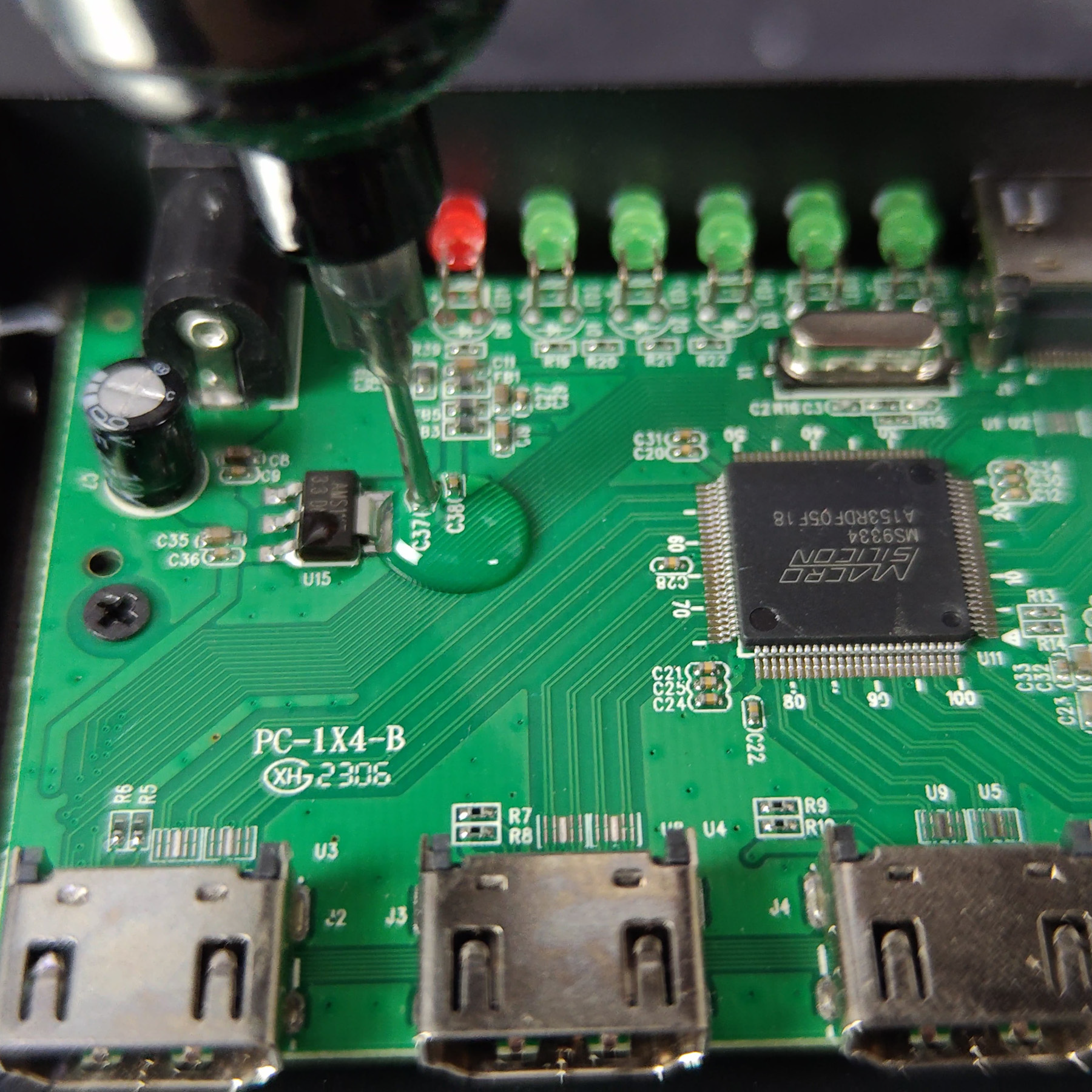 ULTRACURE 3032-250 aplicado en tarjeta electr&oacute;nica