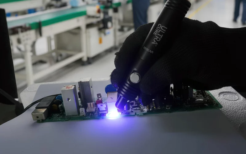 El tiempo de curado para adhesivos ultravioleta.