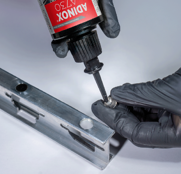 ADINOX A730 aplicación en ferritas y componentes metálicos